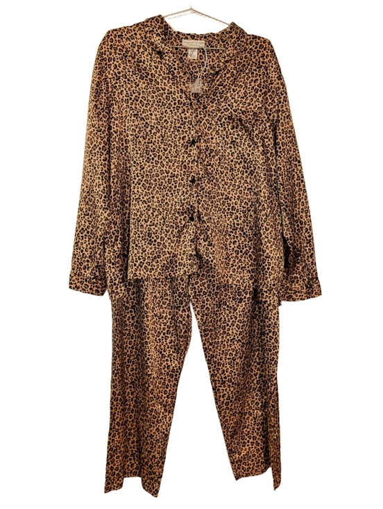 Morgan Taylor Other - Satin Leopard Print Pajama Set